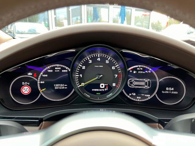 Porsche Cayenne E-Hybrid 42 interauto-car