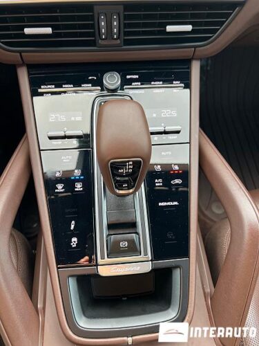 Porsche Cayenne E-Hybrid 46 interauto-car