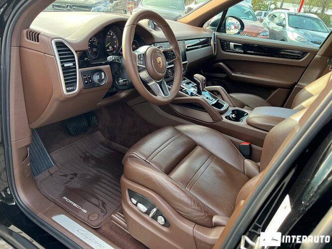 Porsche Cayenne E-Hybrid 38 interauto-car