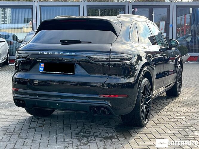 Porsche Cayenne E-Hybrid 35 interauto-car