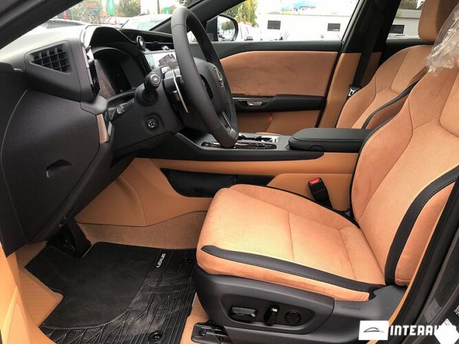 Lexus RZ 450e 43 interauto-car