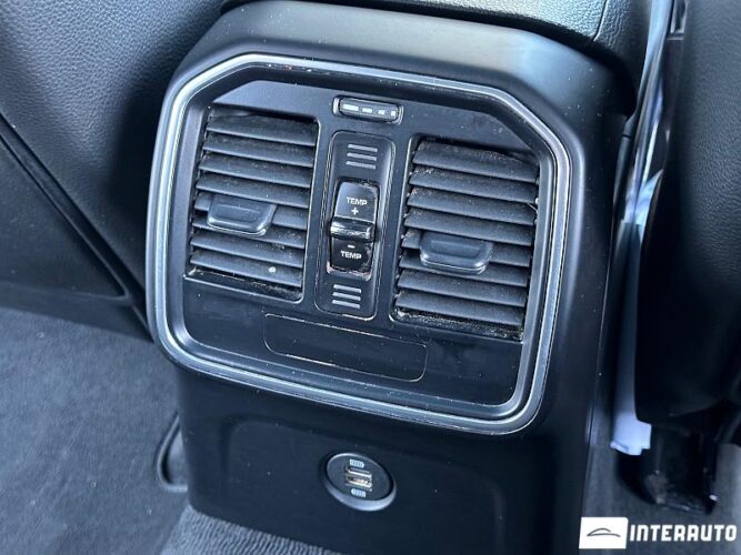 Porsche Macan 46 interauto-car