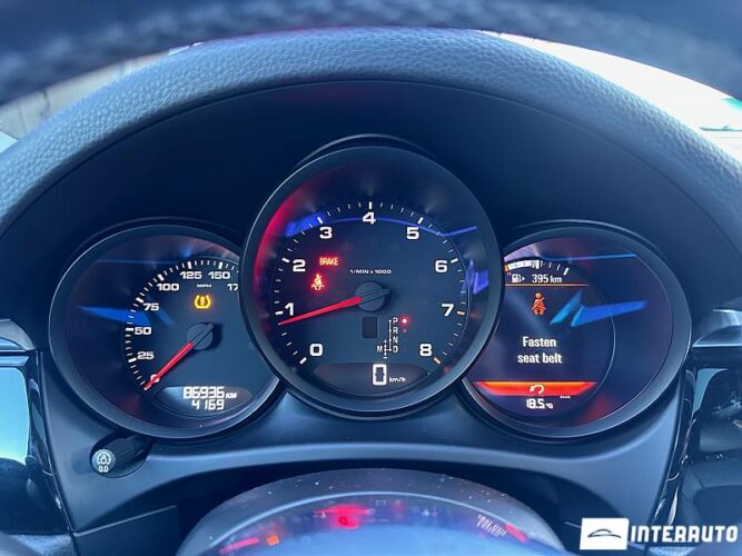 Porsche Macan 40 interauto-car