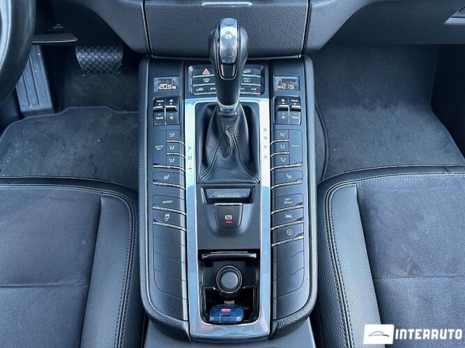 Porsche Macan 43 interauto-car