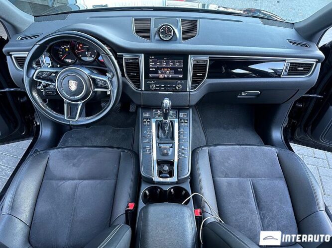 Porsche Macan 38 interauto-car