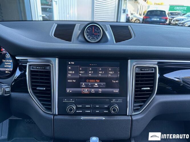 Porsche Macan 42 interauto-car