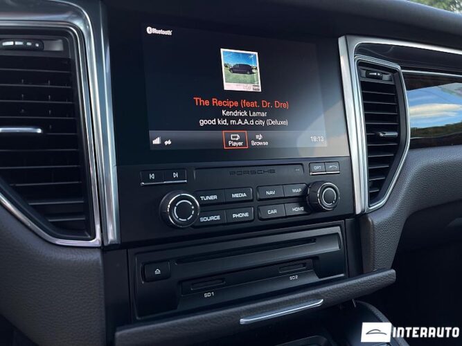 Porsche Macan 42 interauto-car