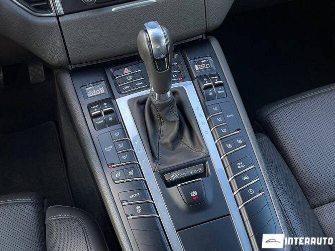 Porsche Macan 46 interauto-car
