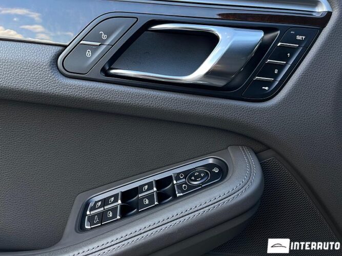 Porsche Macan 49 interauto-car