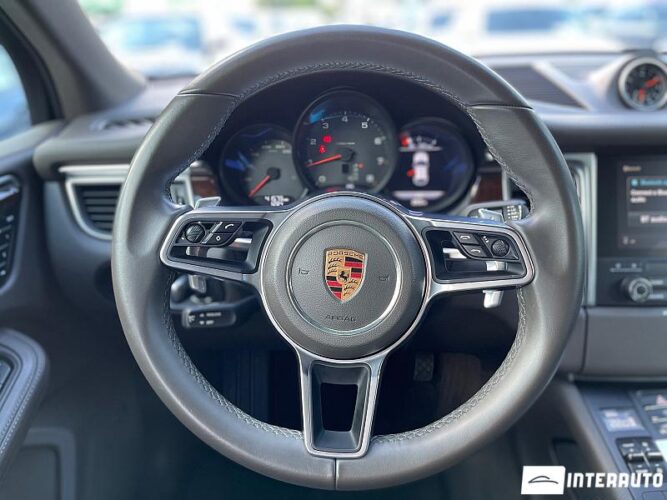 Porsche Macan 40 interauto-car