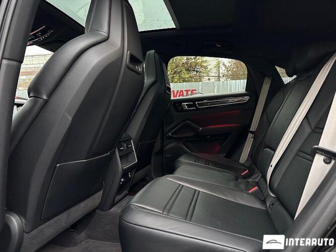 Porsche Cayenne E-Hybrid Coupe 63 interauto-car