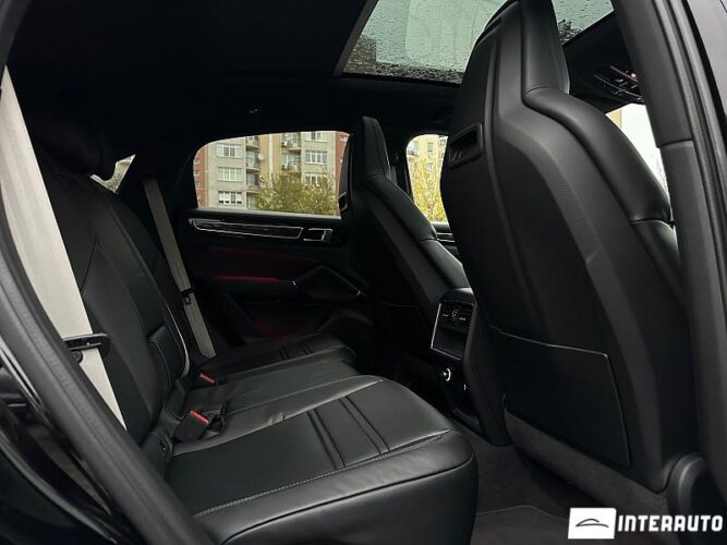 Porsche Cayenne E-Hybrid Coupe 62 interauto-car