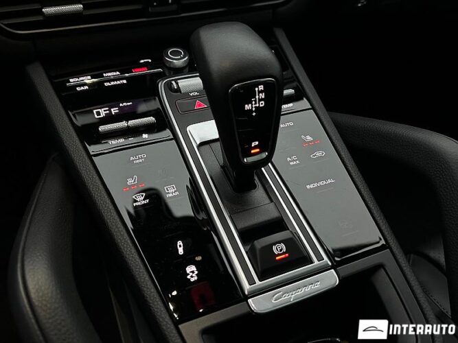 Porsche Cayenne E-Hybrid Coupe 58 interauto-car