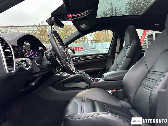 Porsche Cayenne E-Hybrid Coupe 49 interauto-car