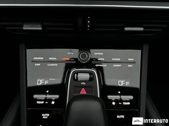 Porsche Cayenne E-Hybrid Coupe 57 interauto-car