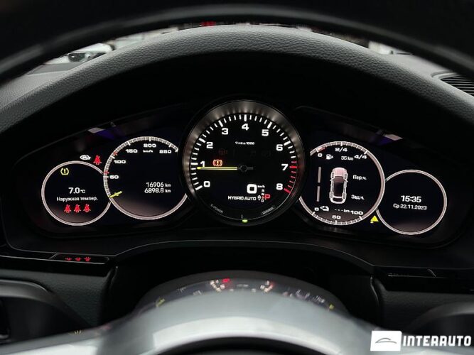 Porsche Cayenne E-Hybrid Coupe 52 interauto-car