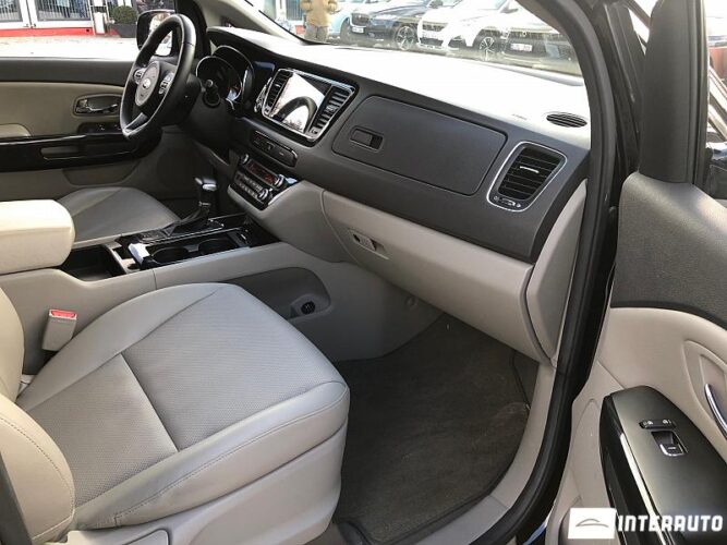Kia Carnival 44 interauto-car