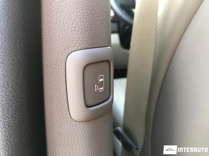 Kia Carnival 46 interauto-car