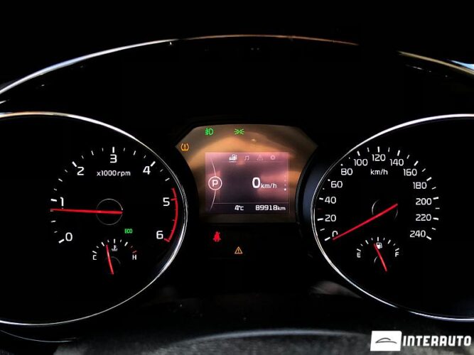 Kia Carnival 39 interauto-car