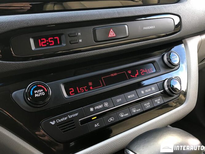 Kia Carnival 41 interauto-car