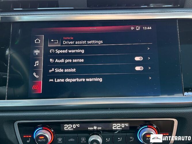 Audi Q3 46 interauto-car