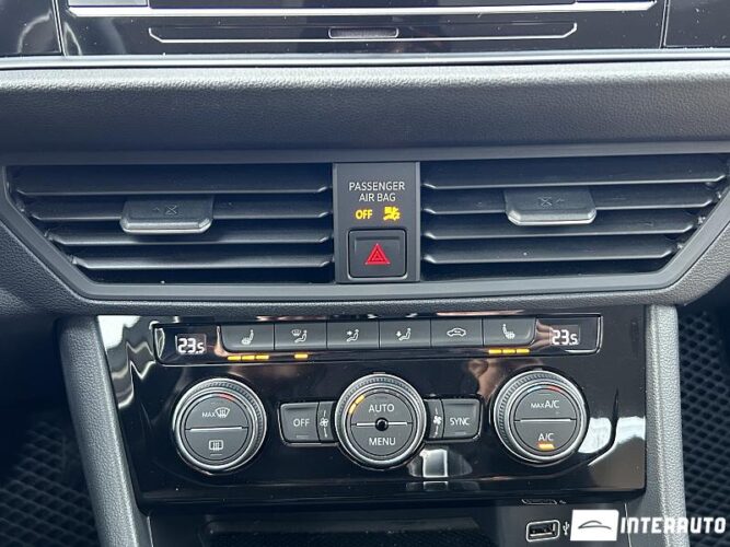 Volkswagen Jetta 44 interauto-car