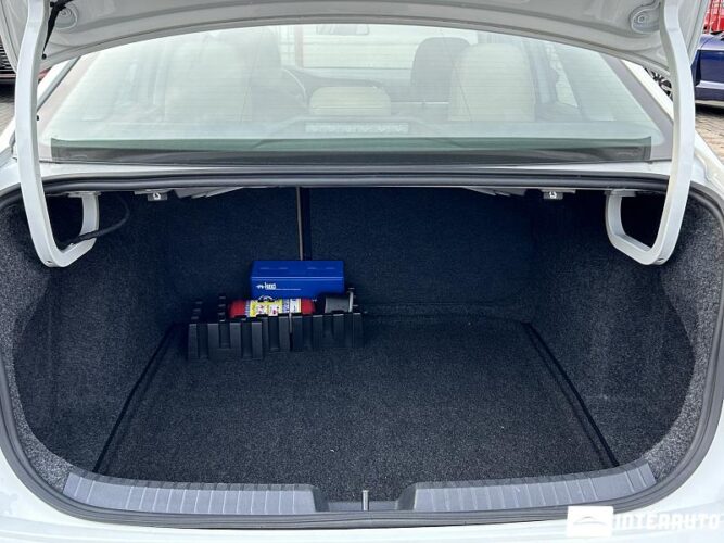 Volkswagen Jetta 48 interauto-car