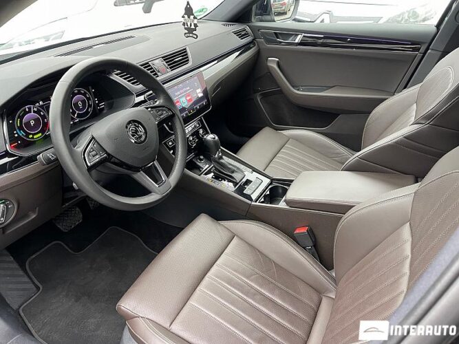 Skoda Superb 47 interauto-car