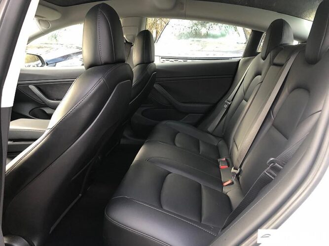 Tesla Model 3 34 interauto-car