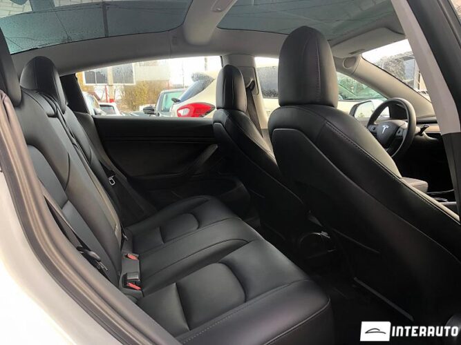 Tesla Model 3 35 interauto-car