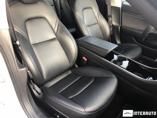 Tesla Model 3 33 interauto-car