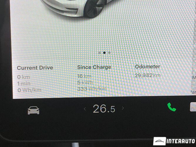 Tesla Model 3 38 interauto-car