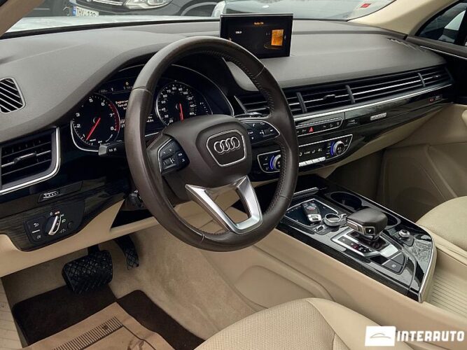 Audi Q7 42 interauto-car