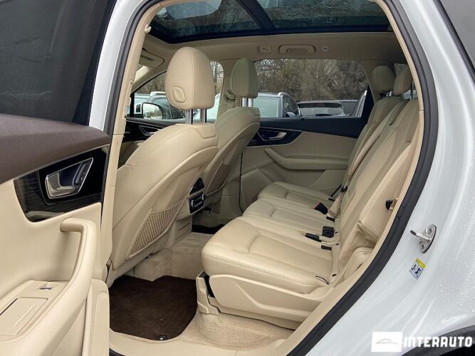 Audi Q7 50 interauto-car