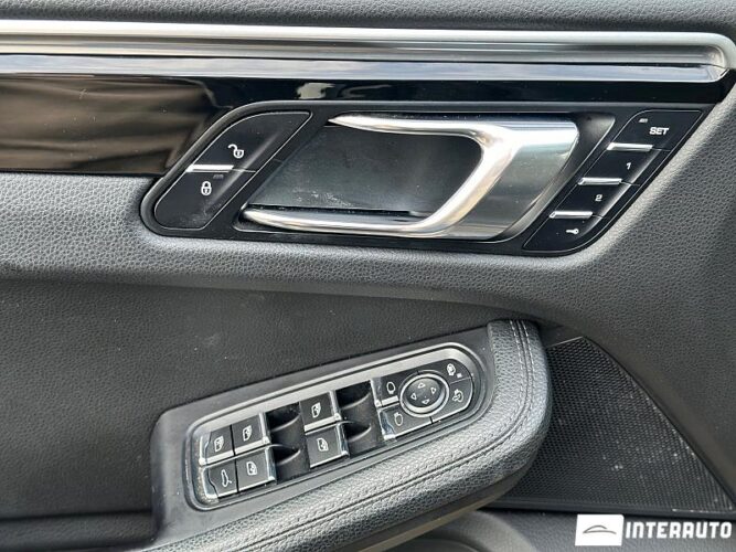 Porsche Macan 46 interauto-car