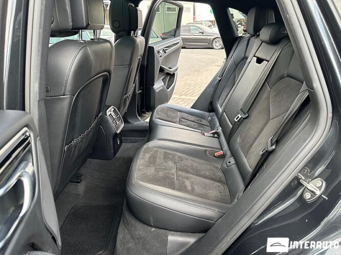 Porsche Macan 48 interauto-car