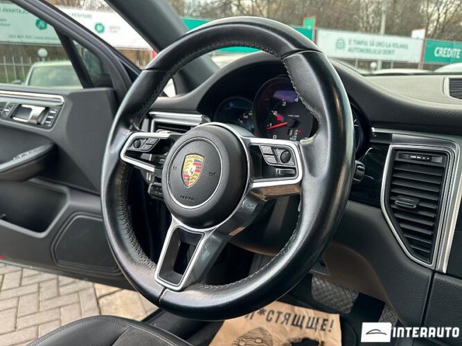 Porsche Macan 40 interauto-car