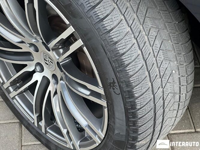 Porsche Macan 50 interauto-car