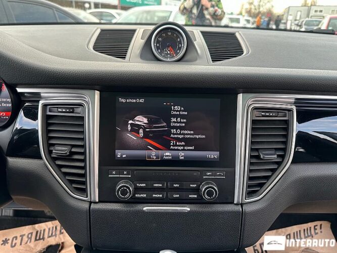 Porsche Macan 44 interauto-car