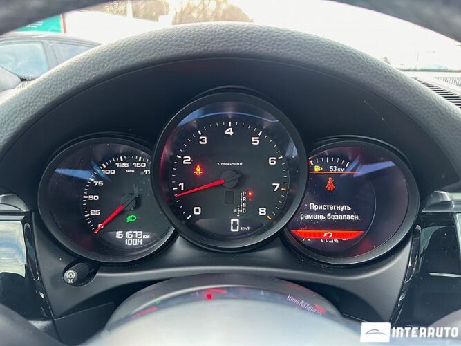 Porsche Macan 42 interauto-car