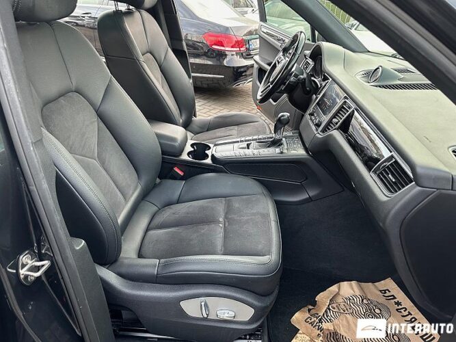 Porsche Macan 38 interauto-car