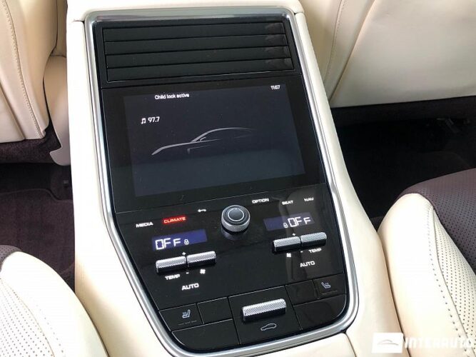 Porsche Panamera 4 59 interauto-car