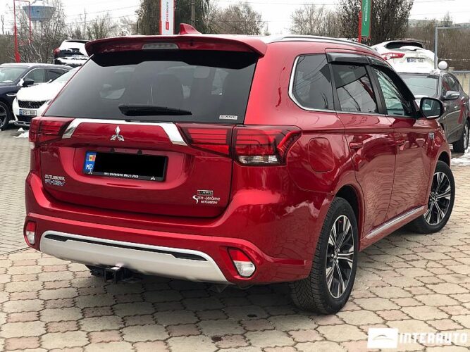 Mitsubishi Outlander 32 interauto-car