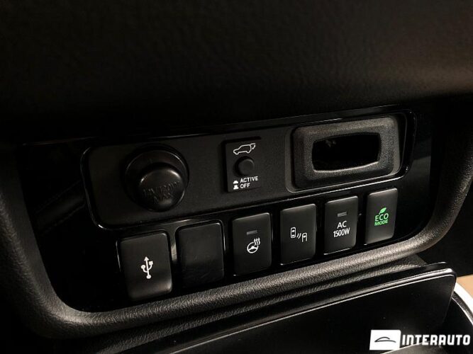 Mitsubishi Outlander 41 interauto-car