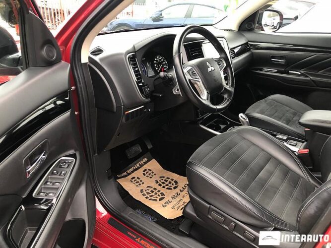 Mitsubishi Outlander 36 interauto-car