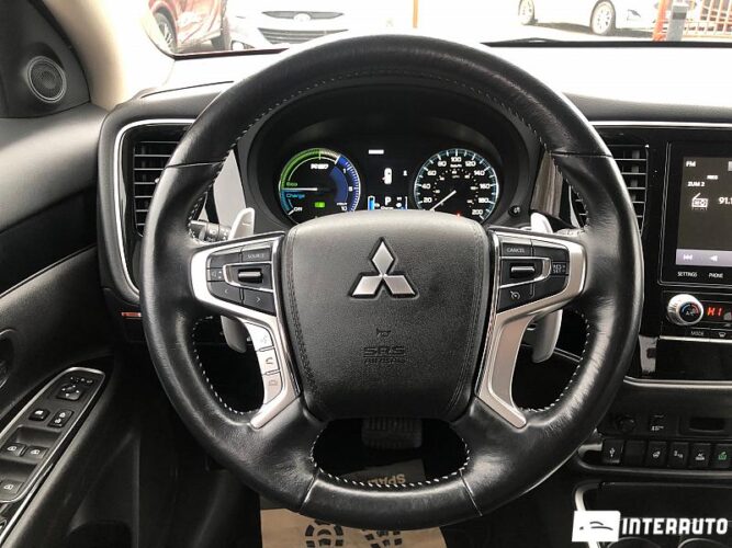 Mitsubishi Outlander 37 interauto-car