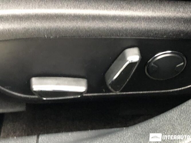 Lincoln MKZ 47 interauto-car