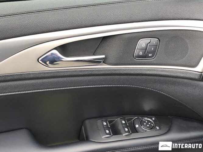 Lincoln MKZ 48 interauto-car