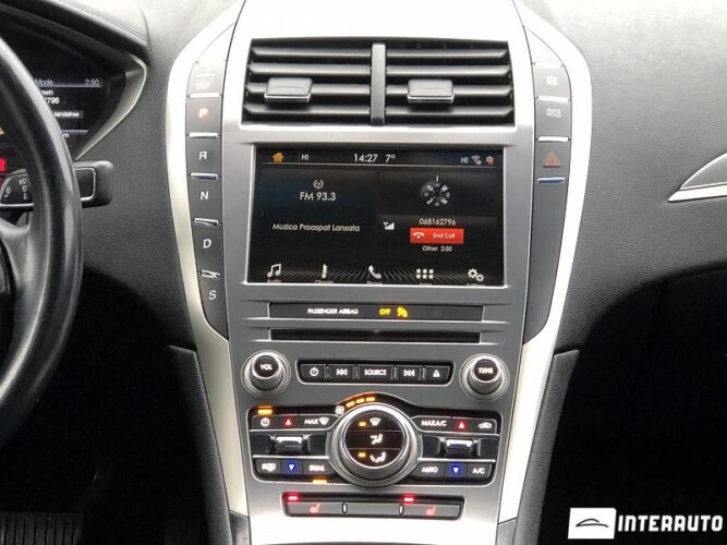 Lincoln MKZ 44 interauto-car