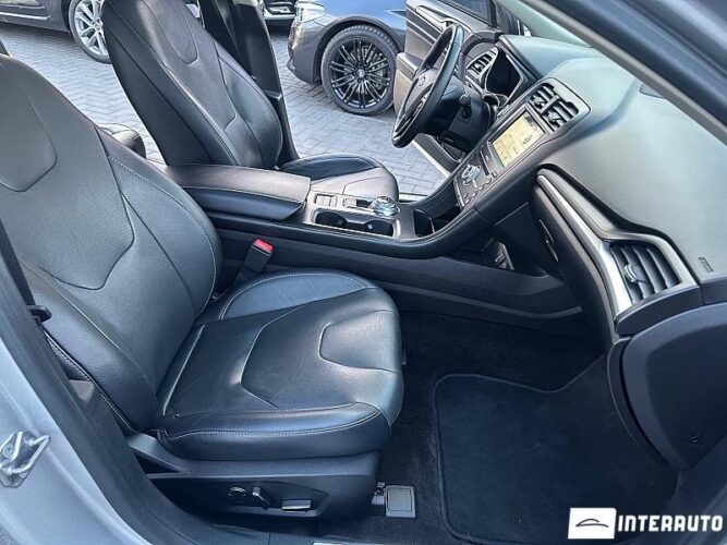 Ford Fusion 44 interauto-car